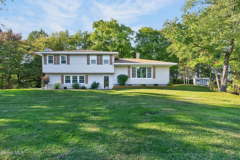 2nd image of 313 Pine Circle