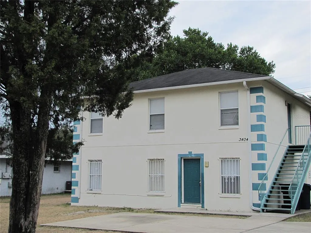 3 bed, 2.0 bath, 990 sqft, $2,200 — Photo 2