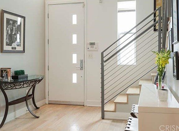 3rd image of 12837 Moorpark St Unit 408