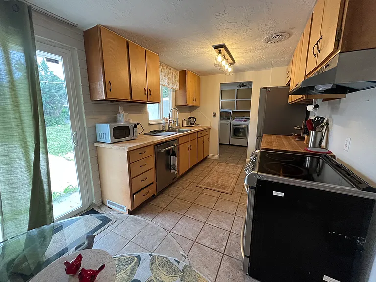 537 E Delno Dr — Photo 16