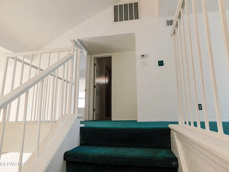 726 Medina St — Photo 20