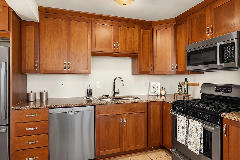 2 bed, 984 sqft, $3,200 — Photo 4
