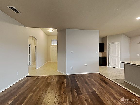 5th image of 231 Saratoga Dr