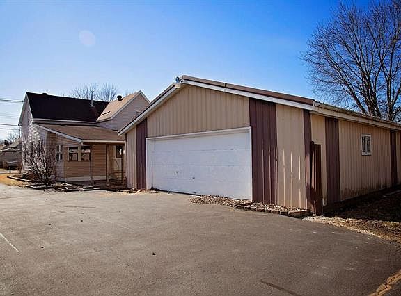 5th image of 951 E Leonard St