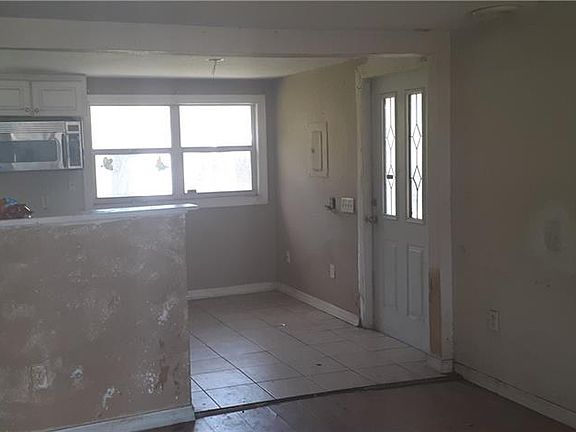4th image of 2948 Fletcher Ave