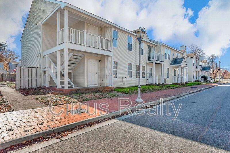 1st image of 521 Columbia St
