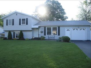 30 Appian Dr, Rochester, NY 14606