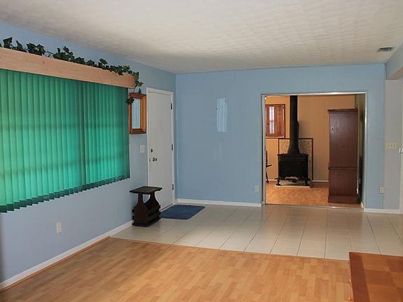 5th image of 1532 S Betty Ln