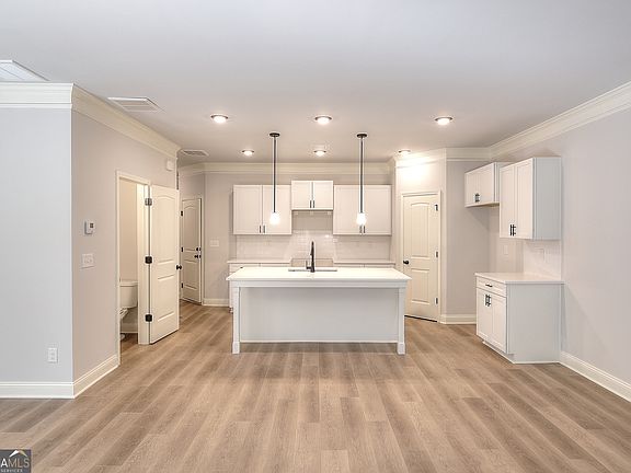 4th image of 15 Crest Dr #1