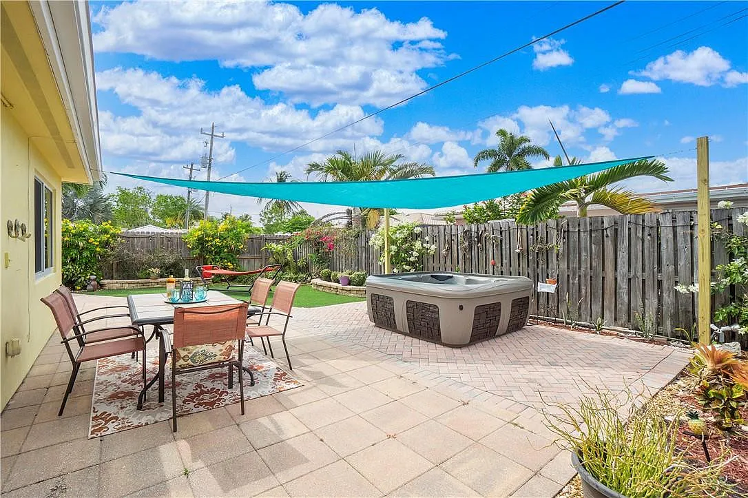 3 bed, 2.0 bath, 1605 sqft, $4,575 — Photo 3