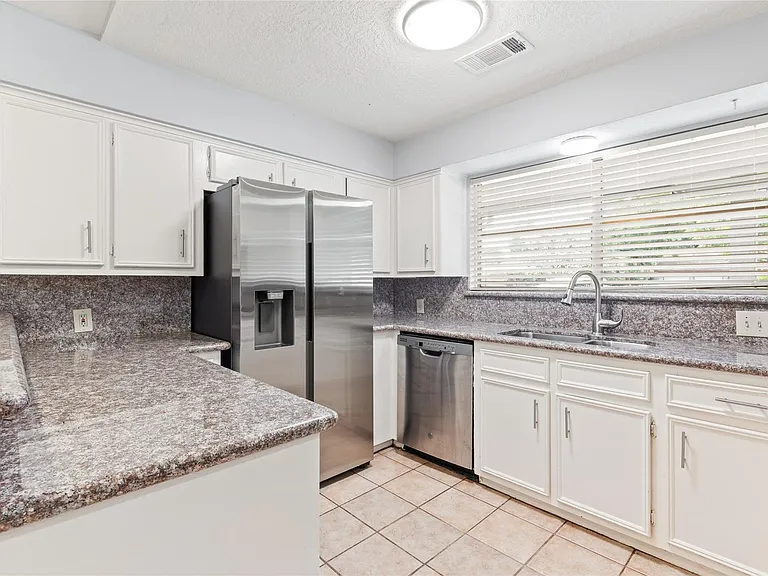 118 E Thornton Rd — Photo 5