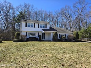 10 Greenwood Ln, Queensbury, NY 12804