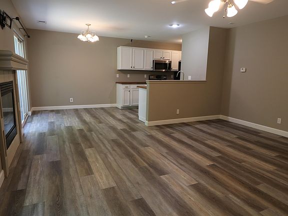 3rd image of 2428 Deerfield Blvd #1