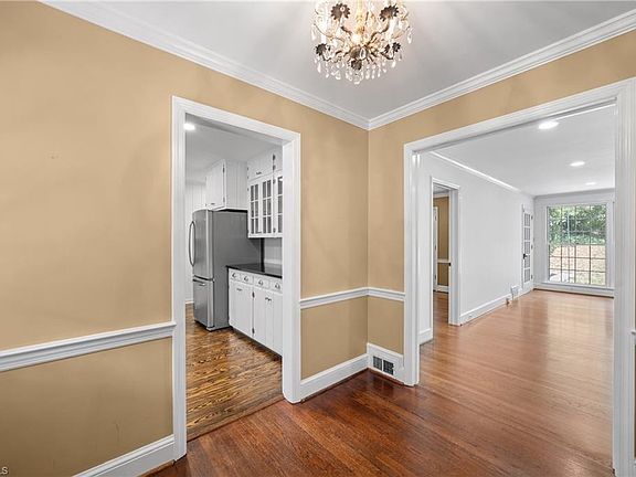 3rd image of 3249 Paddington Ln
