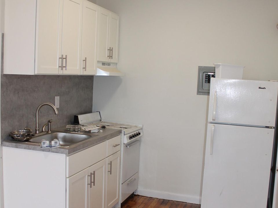 2nd image of 487 East Broadway #U1f