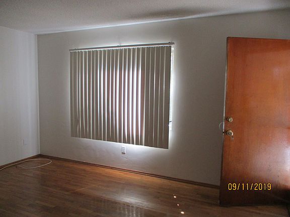 4th image of 3918 Sequoia St