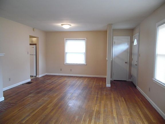 2nd image of 2325 Maplewood Dr