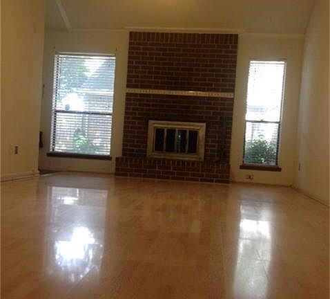 3rd image of 13810 Hollowgreen Dr #323/210