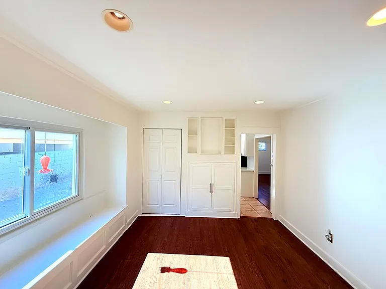4447 Lockwood Ave — Photo 10