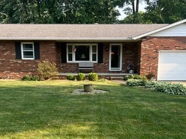 324 Old Oak Dr, Cortland, OH 44410