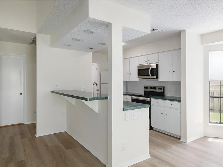 611 Lido St — Photo 10