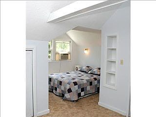5th image of 1665 E 109th St