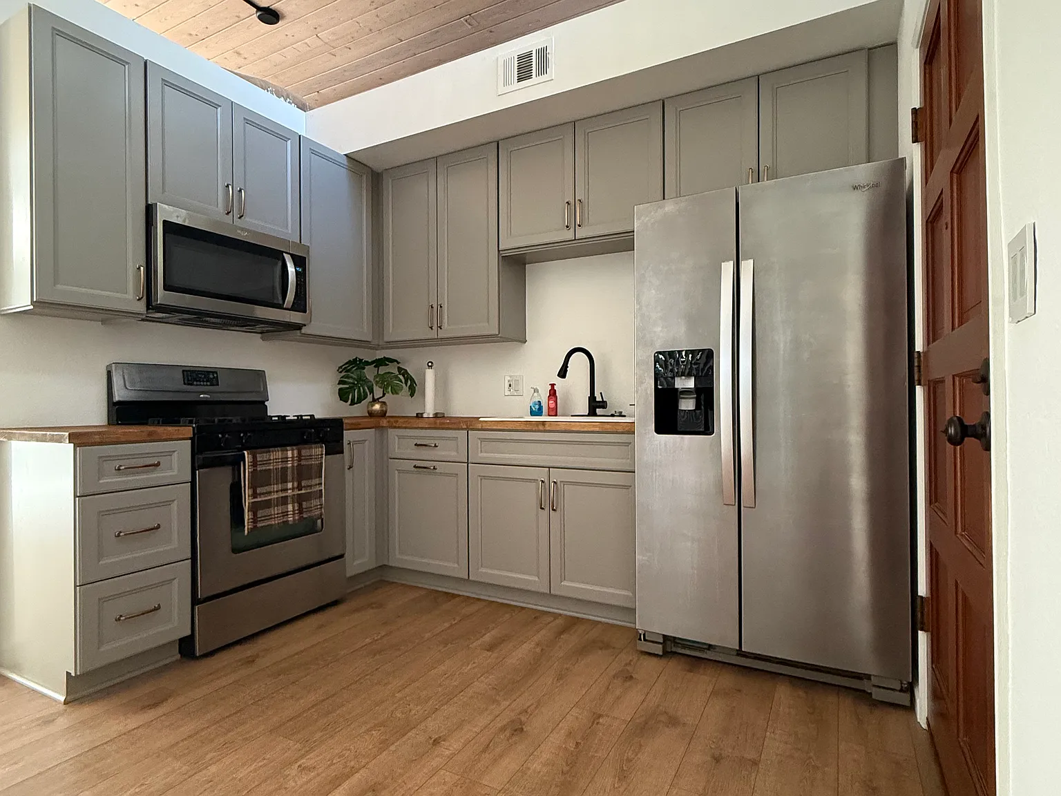 1 bed, 500 sqft, $2,400 — Photo 2