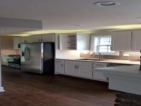 2nd image of 954 Parsons St SW