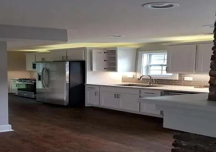 954 Parsons St SW — Photo 2