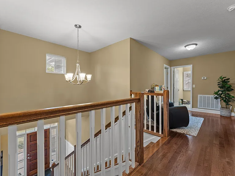 155 Devon Cir — Photo 27