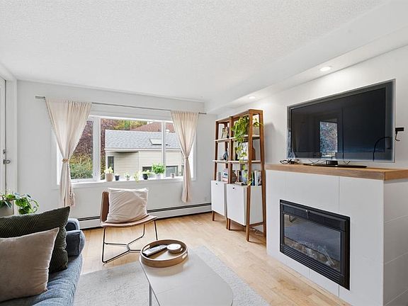 2nd image of 716 S 3rd Ave NW #305