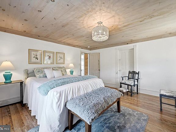 60th image of 625 Riverbend Rd