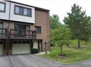 201 Springwater Ct, Coraopolis, PA 15108