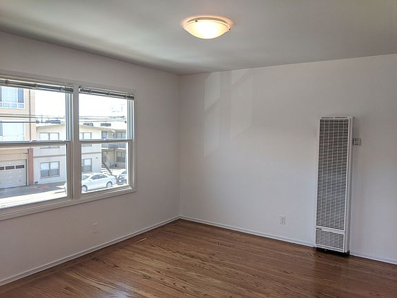 2nd image of 3210-3240 Vicente St #4