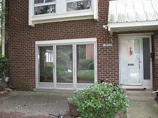 get 2% cash rebate for down payment, visit www.homebuyingagent.com for info.