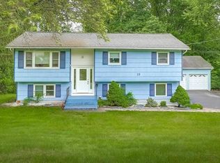 25 Fawn Hill Dr, Airmont, NY 10952