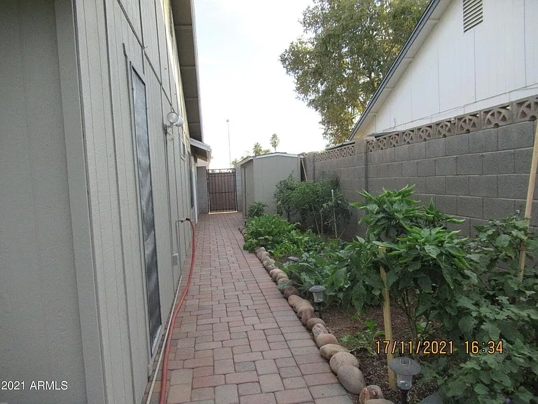 2324 W Highland Ct — Photo 21