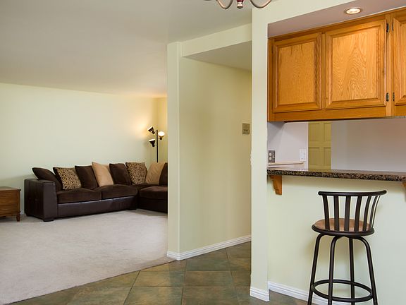 2nd image of 3130 Avenida De Portugal APT 104