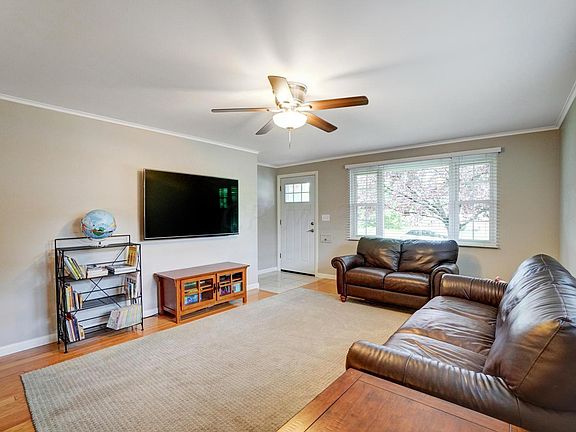 4th image of 114 Desantis Dr