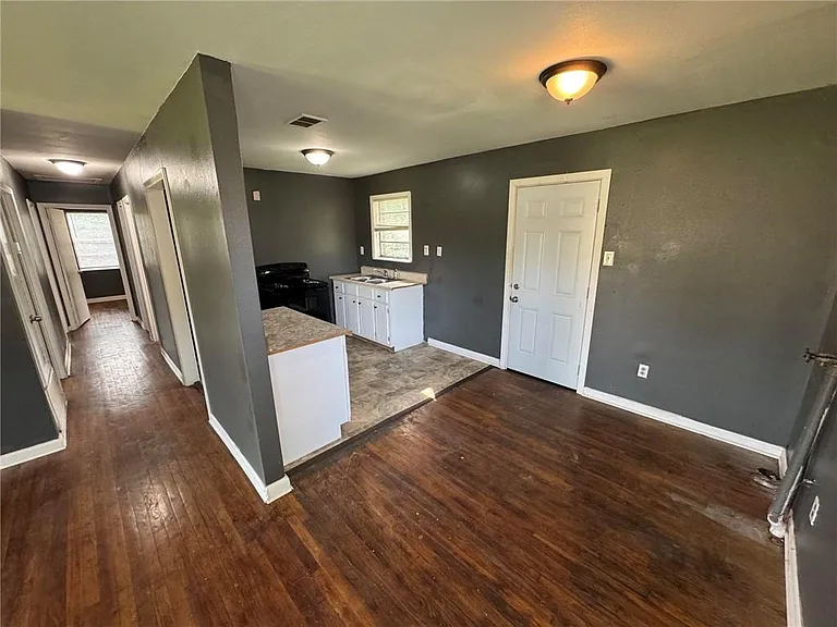 2805 Harper Ave — Photo 5