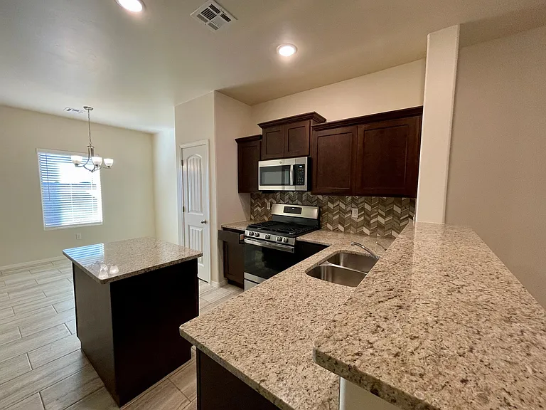 7165 Meridian St — Photo 12