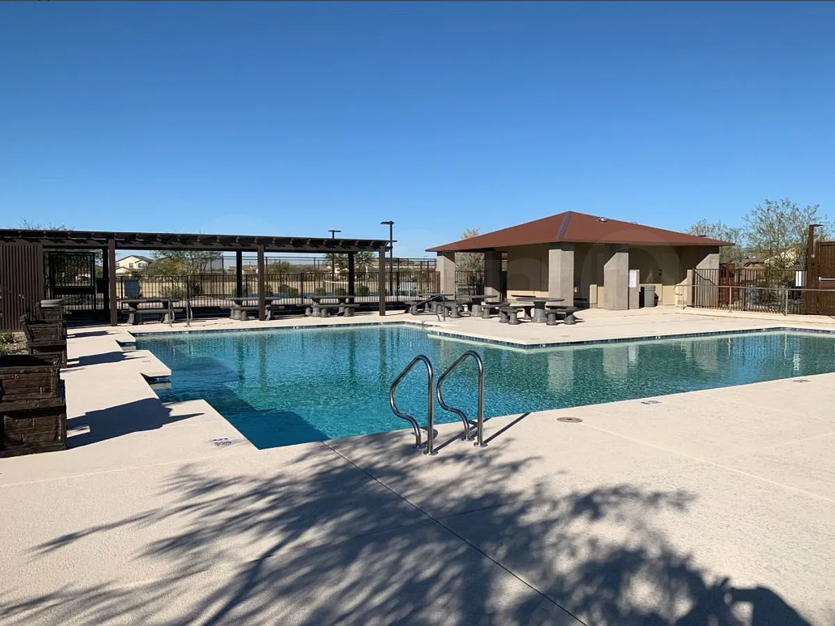 3 bed, 2.0 bath, 1590 sqft, $2,050 — Photo 4