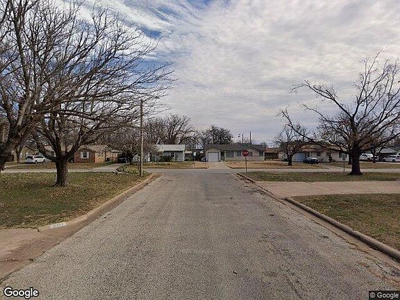 Exterior Neighborhood (street photo)