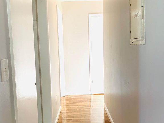 4th image of 148 Truman Ave #1