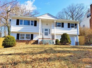 24 Seneca Dr, Ringwood, NJ 07456