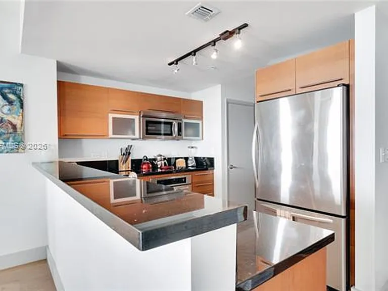 244 Biscayne Boulevard Mall #2109 — Photo 4