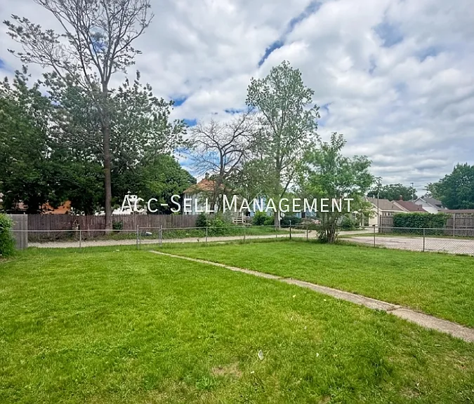 825 Evergreen St SE #WEST SIDE — Photo 8