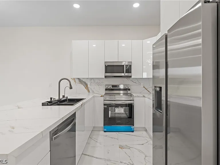 430 Petite Ave — Photo 24
