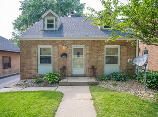 2049 S 96th St, West Allis, WI 53227