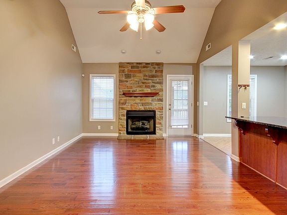 5th image of 893 E Accipiter Cir